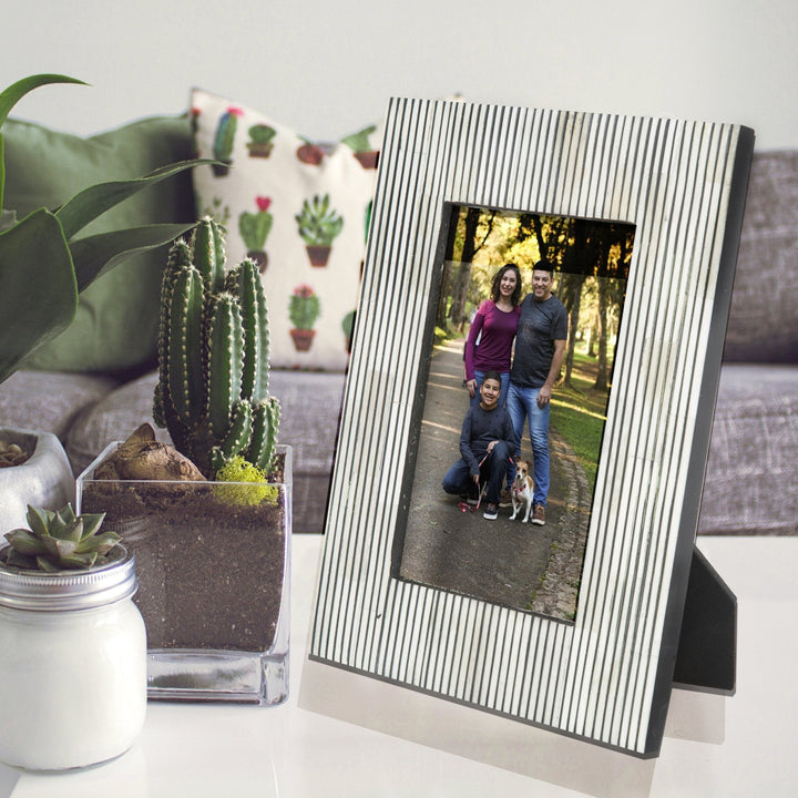 Pinstripe Frame in Black, Large, 4x6