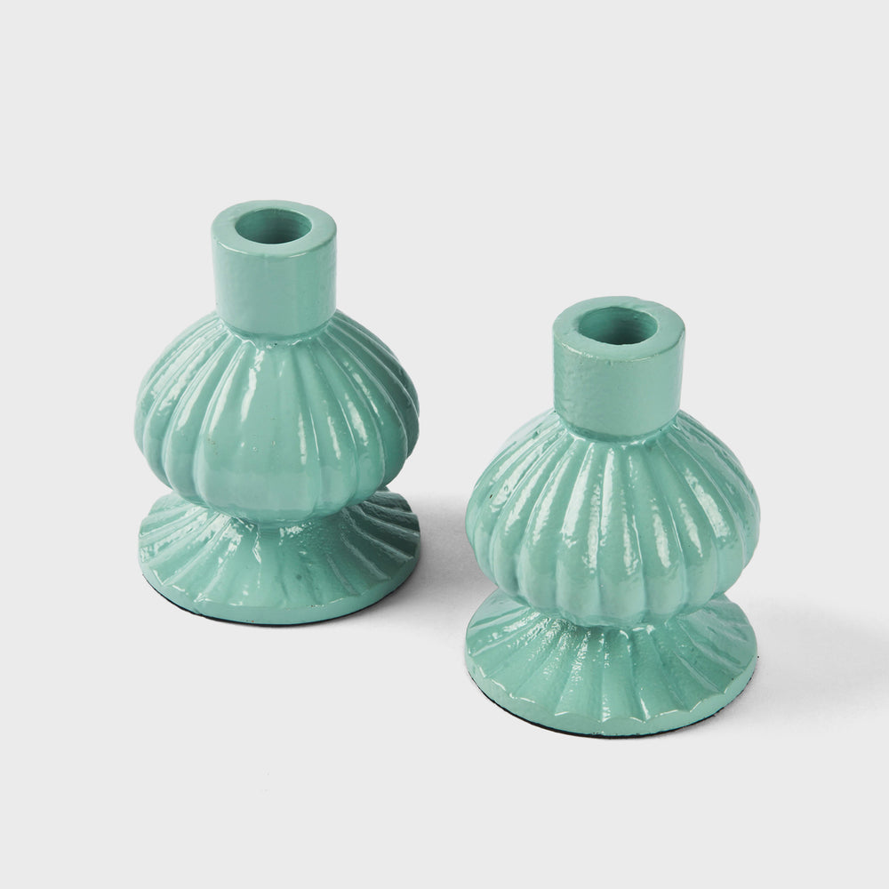 Sculpted aluminum candlestick set with fluted design in white
