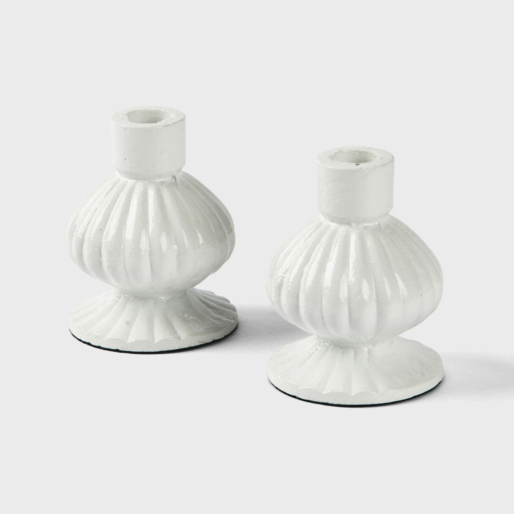 Close-up of fluted texture and glossy enamel finish