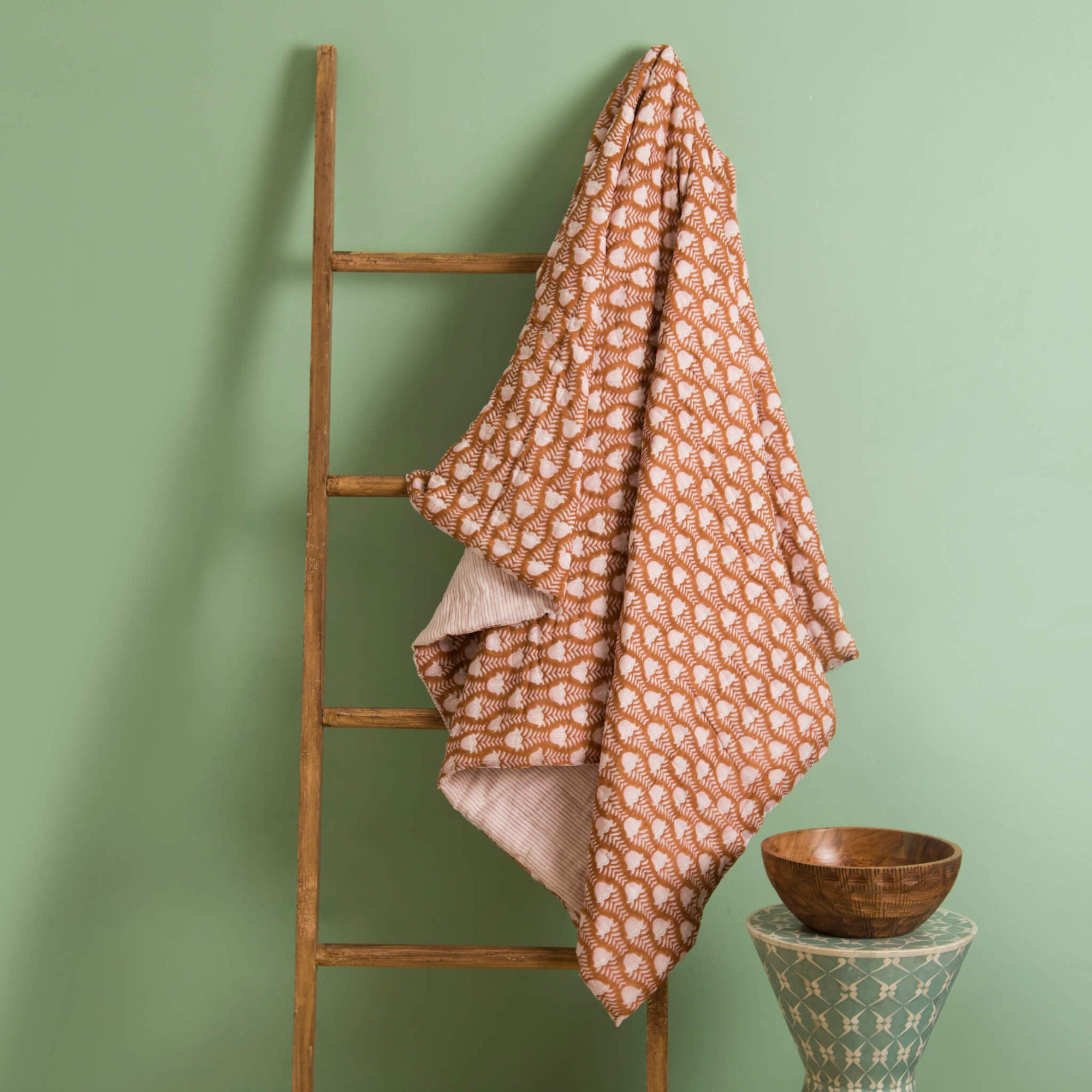 Tulip Cotton Handcrafted Throw - Thumbnail 3